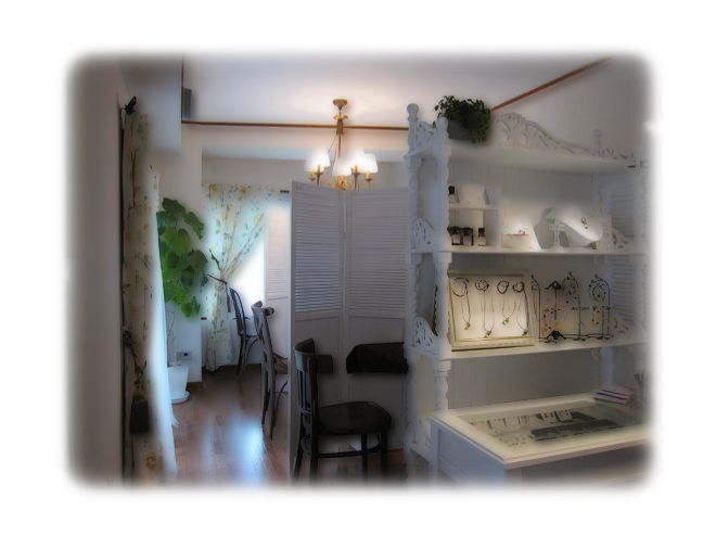 自由が丘の占い処/透視リーディング&ヒーリング・アロマトリートメント・四柱推命・算命学・紫微斗数・宿曜占星術・姓名判断・手相・易・タロットカード・オラクルカード・セルフセラピーカード・エンジェルカ-ド・カバラ数秘術・チャクラのぬりえセラピー|静かな環境でじっくり占える素敵なインテリア空間~自由が丘駅から徒歩5分・トレインチ近く fortune salon NEW MOON(フォーチュン サロン ニュームーン) 自由が丘の占い処/透視リーディング&ヒーリング・アロマトリートメント・四柱推命・算命学・紫微斗数・宿曜占星術・姓名判断・手相・易・タロットカード・オラクルカード・セルフセラピーカード・エンジェルカ-ド・カバラ数秘術・チャクラのぬりえセラピー|静かな環境でじっくり占える素敵なインテリア空間~自由が丘駅から徒歩5分・トレインチ近く fortune salon NEW MOON(フォーチュン サロン ニュームーン)